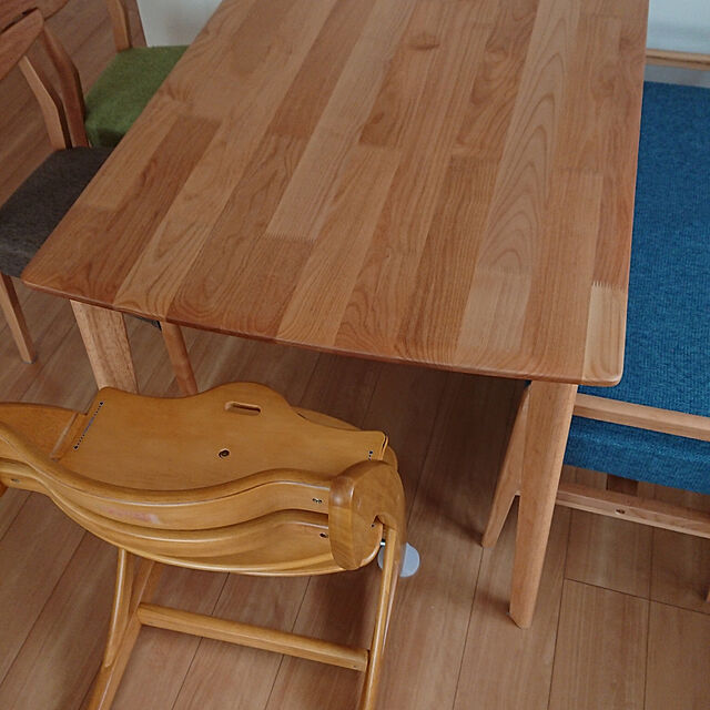 mikaのニトリ-ダイニングテーブル4点セット(DTアルナス13580LBR/DCアルナス/ベンチアルナスLBR BR) の家具・インテリア写真