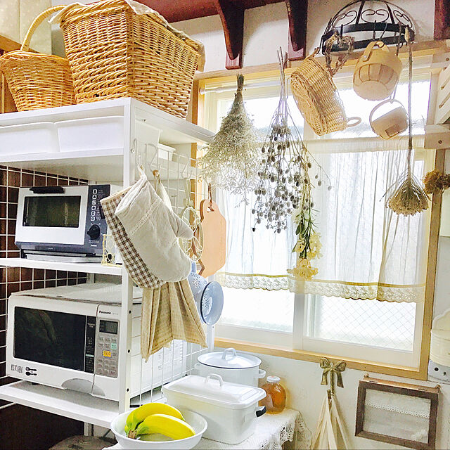 rikomiの山善-レンジ台 大型レンジ対応 56幅 高さ170 RKR-55H ホワイト/ブラック レンジボード レンジラック キッチンボード キッチンラック ラック キッチンの家具・インテリア写真