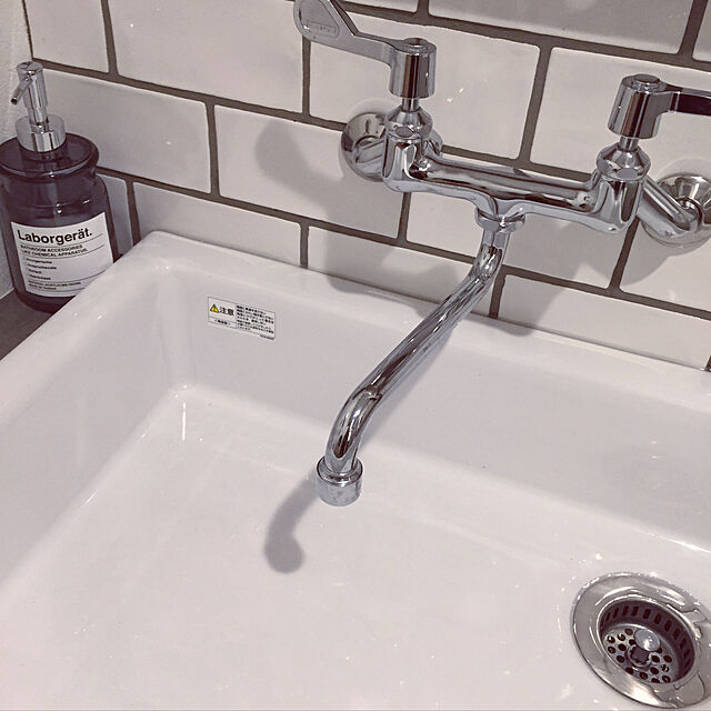 KUMIの-キッチン・洗面所用 蛇口 メタルレバー壁付混合水栓（泡沫／シャワー切替付スパウト170mm）の家具・インテリア写真
