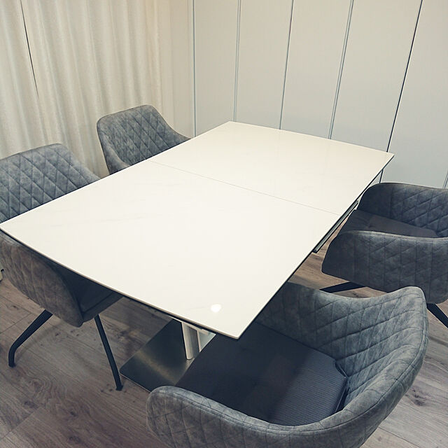 yukoの-伸長式ダイニングテーブル ファブリックチェア 大理石風 セラミックテーブル 回転式チェア ダイニング5点セット 食卓5点 強化ガラス エクステンションテーブルの家具・インテリア写真