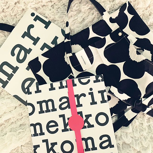 kittyのMarimekko-[ マリメッコ ] Marimekko キッチンテキスタイルセット エプロン ミトン ポットホルダー 3点セット ウニッコ 071709-190 ホワイト／ブラック Pieni Unikko kitchen textile set white, black かわいい 北欧 [並行輸入品]の家具・インテリア写真