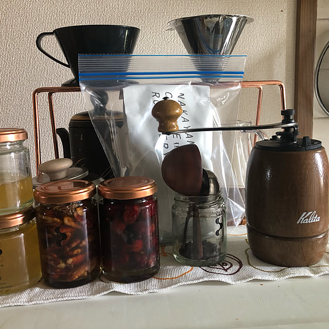 Mame560のカリタ(Kalita)-カリタ(Kalita) コーヒーミル 木製 手挽き 手動 ブラウン KH-9 #42121 アンティーク コーヒーグラインダー 小型 アウトドア キャンプ 挽き目調整可能 フタ付きの家具・インテリア写真