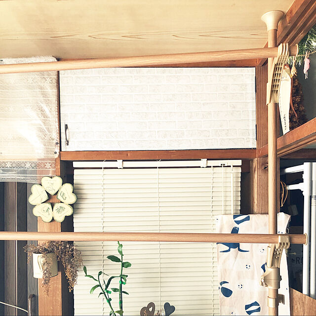 lilyのベルメゾン-[ベルメゾン] 物干し 室内 窓枠 突っ張り 簡単設置 物干し台・物干しラック 木目ホワイト 2段の家具・インテリア写真
