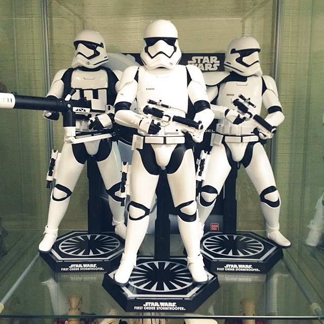 Kazutoのホットトイズ(Hot Toys)-ムービー・マスターピース スター・ウォーズ/フォースの覚醒ファースト・オーダー ストームトルーパー(通常版)1/6スケール 塗装済み可動フィギュアの家具・インテリア写真