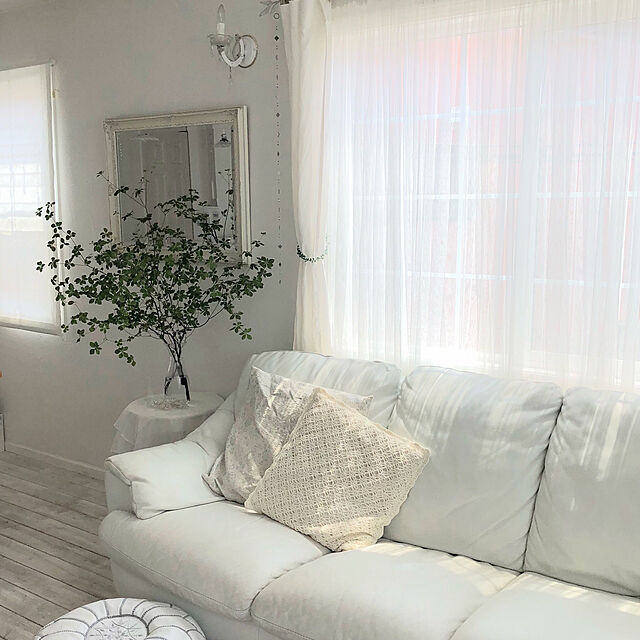 chierinのraha-モロッコ 本革プフ ホワイトｘシルバーの家具・インテリア写真