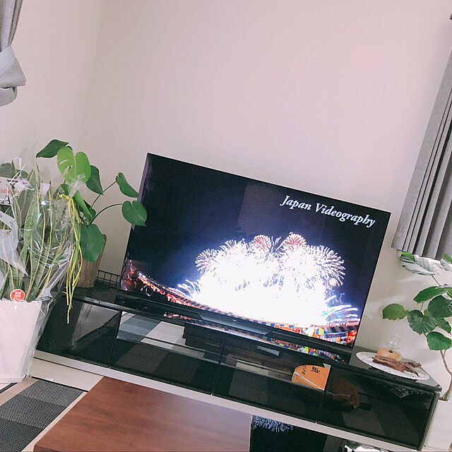 yucoの-MKマエダ製高級TVボード　ラドゥ−ニ・ヌーボ　200cm幅RADN−2002　BKウレタン塗装（鏡面仕上げ）要在庫確認開梱設置送料無料（沖縄・北海道・離島は除く）の家具・インテリア写真