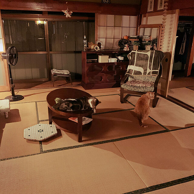 choroのIKEA (イケア)-ＩＫＥＡ/イケア POANG/ポエング：フットスツール ブラウン/クニーサ ライトベージュ （892.446.84）の家具・インテリア写真