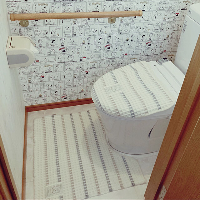 yunの-トイレマット スヌーピー ピーナッツ 洗える すべりにくい ワッフル おしゃれ アイボリー系 標準マット＆温水フタカバーセットの家具・インテリア写真