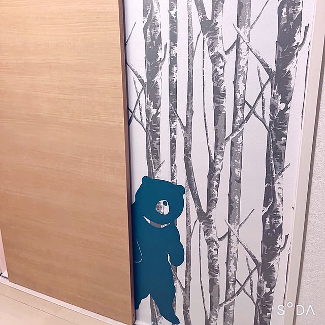 ichicoのShackcom-壁紙 リメイクシート（44.5CM×10M×2枚）壁紙シール はがせる おしゃれ カッティングシート はがせる壁紙 防水 防潮 リビングルーム 浴室 北欧 賃貸適用 DIY リフォーム シート(森調 木の枝)の家具・インテリア写真