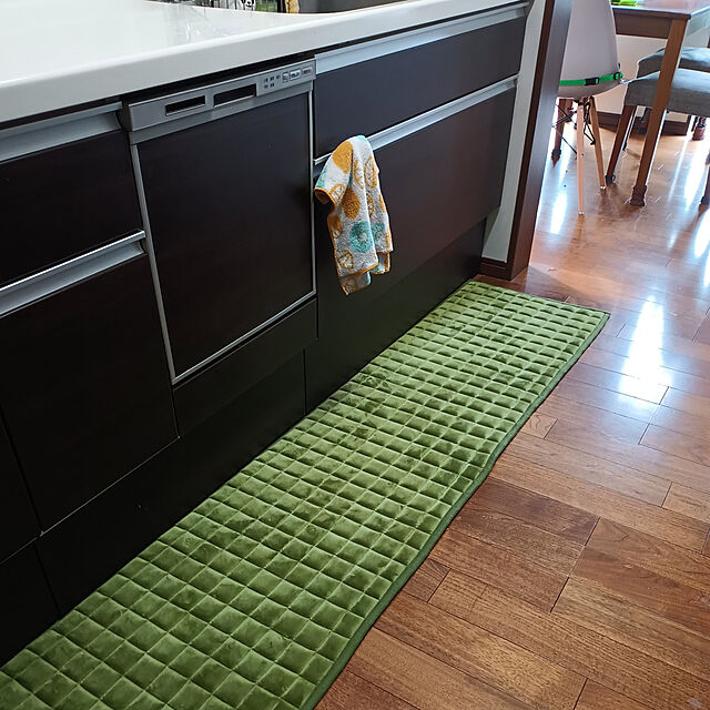 tomoの-洗える キッチンマット 240cm ロングマット 50×240 キルト グリーン カーキ 緑 黄緑 ラグマット カフェ 北欧 ウレタン カーペット 絨毯 じゅうたん アクセントマット おしゃれ かわいい 送料無料の家具・インテリア写真
