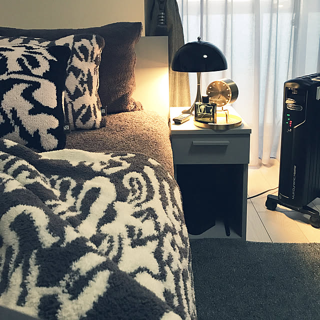 snugの-照明 北欧｜ルイスポールセン Panthella テーブル mini ブラックの家具・インテリア写真