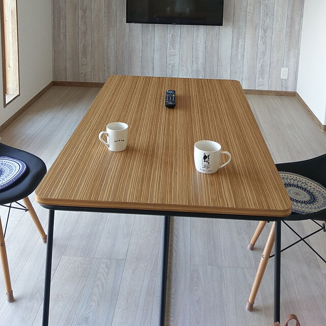 muumuの-Ende(エンデ) 「エンデダイニングテーブル」 4人用 ブラックフレーム 天然木化粧繊維板の家具・インテリア写真