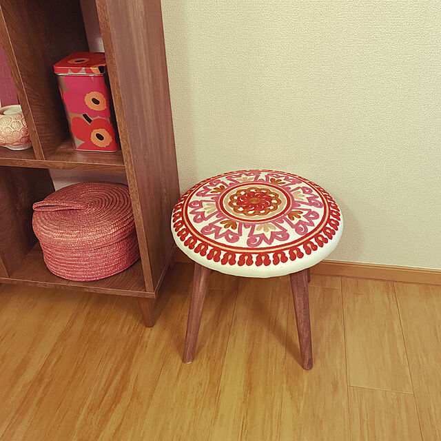 Miiiのかわ畑貿易-スツール おしゃれ 木製 丸形 ピンク 北欧 1707STC002の家具・インテリア写真