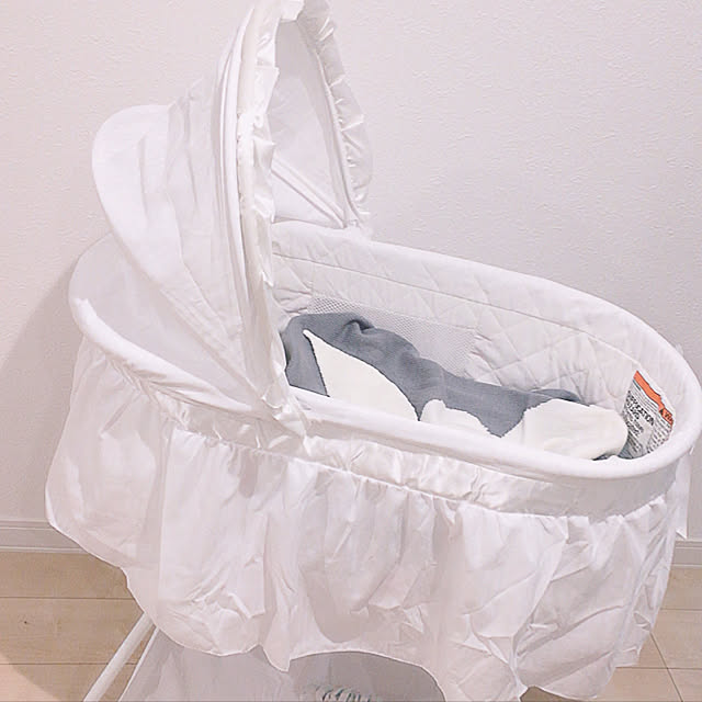 hitsuziのDelta Children-Delta Children 乳幼児用 ベビーベッド バシネット Sweet Beginnings Bassinet ホワイト [並行輸入品]の家具・インテリア写真