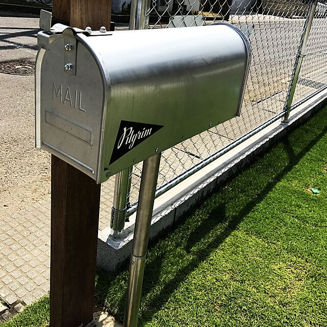 h-r-95の-アメリカンポスト メールボックス スタンドポール付 U.S.STAND MAIL BOX シルバー 郵便受け 玄関 エクステリアの家具・インテリア写真