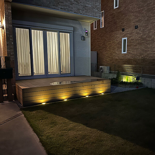 hayatoのZukunft-ソーラーライト 屋外 防水 埋め込み式 16LED 高輝度 電球色 自動点灯/消灯 10時間以上点灯可能 6個セットの家具・インテリア写真