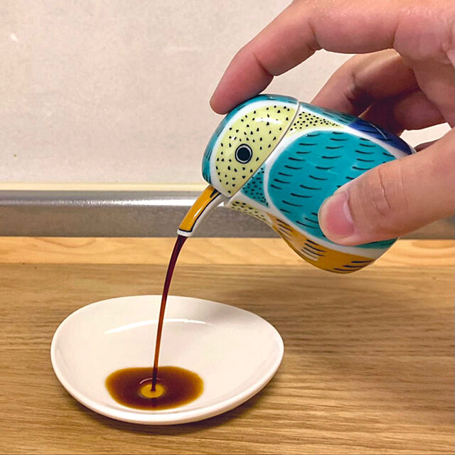 monkichiのyamachu-有田焼 カワセミ 醤油さし (小) 陶器 液だれしない 陶磁器 和食器 かわいい おしゃれ ギフト 母の日 食卓雑貨の家具・インテリア写真