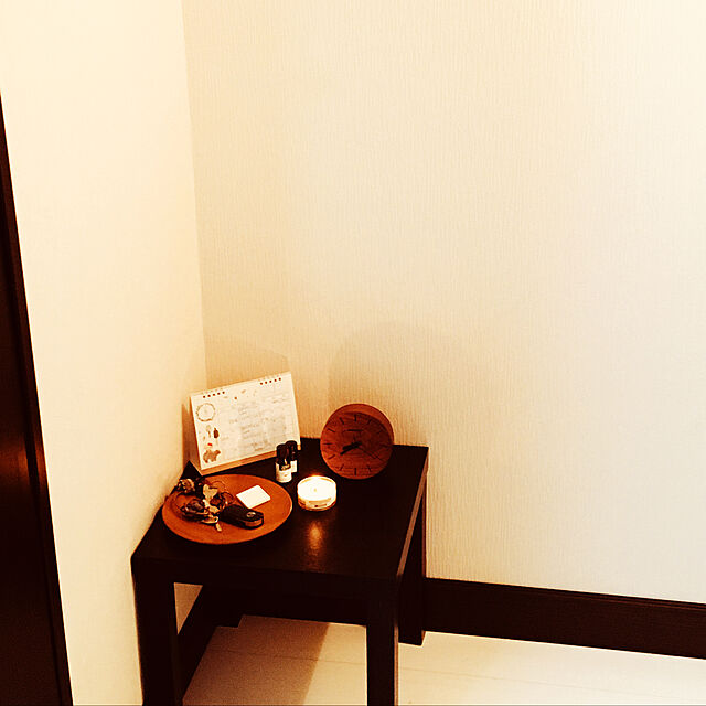 akaneのbelaDESIGN-belaDESIGN 円筒の置き時計 原木 FSC認証 iＦデザイン受賞 ハンドメイド 穏やかで落ち着く ビーチ材 色（薄コーヒー）の家具・インテリア写真