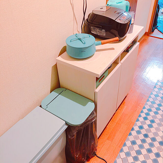 miiiiの-キャスターと蓋付きワイドペダル式ゴミ箱"クード"<39L> 【キッチンゴミ箱】の家具・インテリア写真