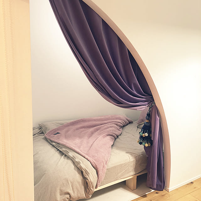 sashiの小栗-メリーナイト　ニューマイヤー毛布　シングルサイズ　ヒュピネス/ふんわりシープボアの家具・インテリア写真