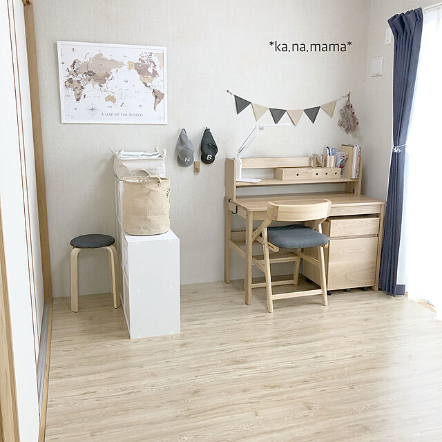 ka.na.mamaの-寄木風の日本地図 A2サイズ＆世界地図 B2サイズセット ポスター 室内用 知育の家具・インテリア写真