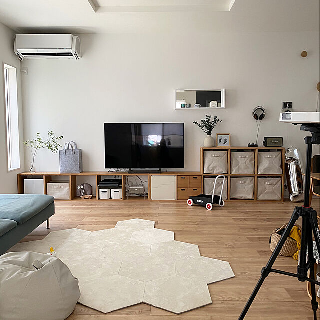 tomimiの住江織物-RUGRUG ホームタイルカーペット ロッカク R-5001 43×50cm 4枚入 アイボリー タイルカーペット R-5001 1枚の家具・インテリア写真