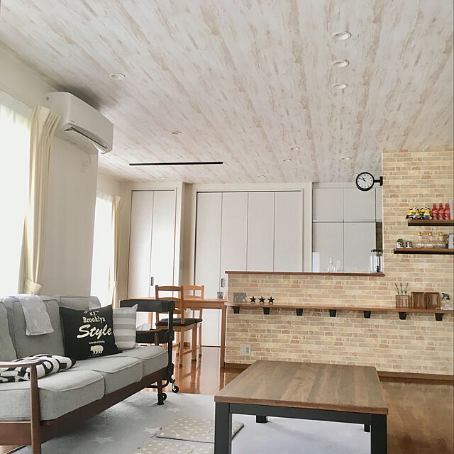 yocchanのニトリ-ジャガード織りラグ(Nスター17 200X240) の家具・インテリア写真