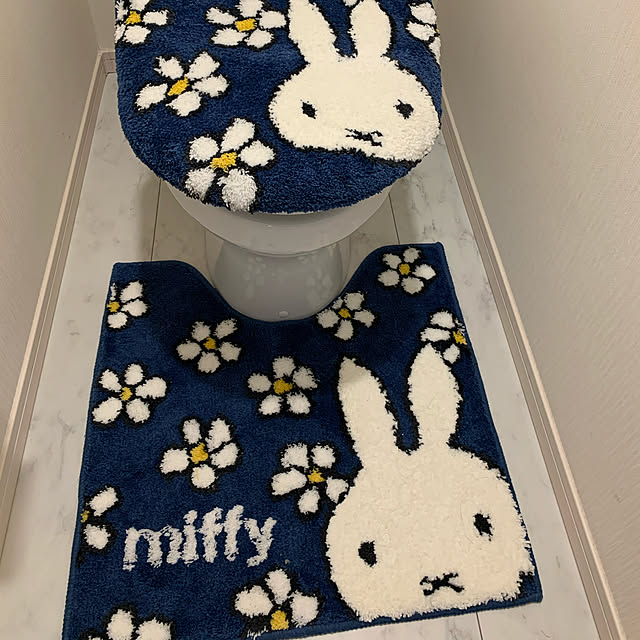 emiy_vの-フラワーダンストイレマット［miffy/ミッフィー］ ブルー 【通販】の家具・インテリア写真