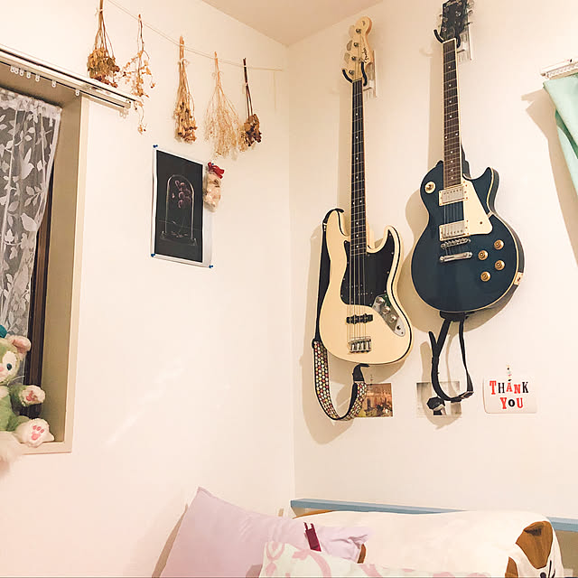 moroの若林製作所-壁美人 ホチキスで取付壁掛けフック 石こうボード専用ギター掛け ギターヒーロー 白 痕が目立たない GH-02Wの家具・インテリア写真