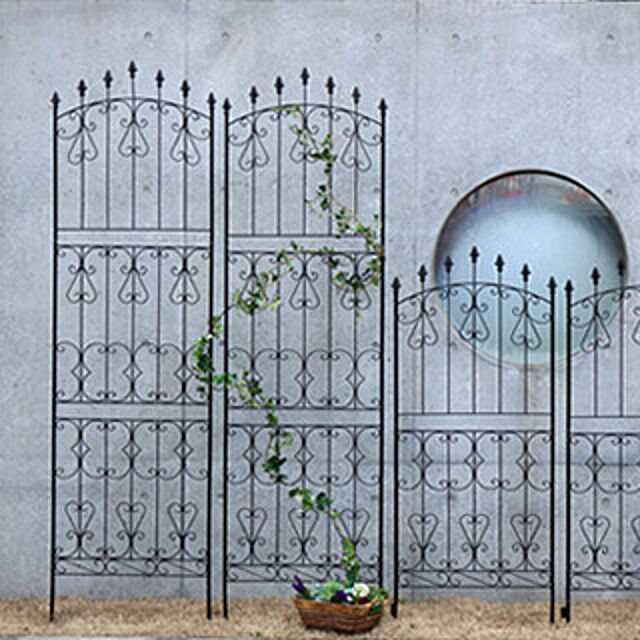 gardening_koboの住まいスタイル-アイアンローズフェンス220　ハイタイプ　2枚組の家具・インテリア写真