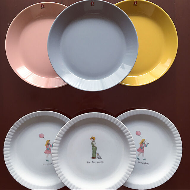 pinokoのmarimekko-マリメッコ Marimekko スクエア プレート 皿 ウニッコ シイルトラプータルハ ラシィマット オイヴァ オイバ 食器 お皿の家具・インテリア写真