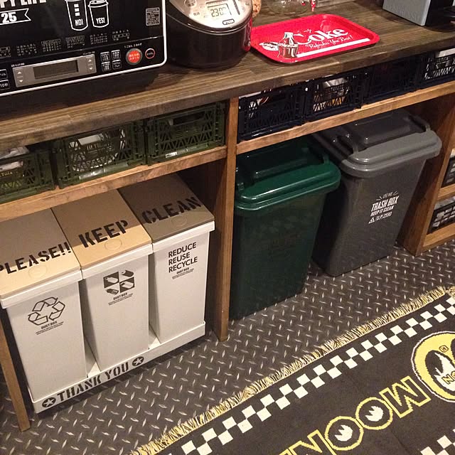 oak_houseの-DULTON ダルトン プラスチック トラッシュカン 45L Prastic trash can 45L ごみ箱 ゴミ箱 ごみばこ ダストボックス 業務用にも ガーデニング ガーデン 庭 おしゃれ かわいい プラスチック キッチン 野外 屋外 キャスター キャスター付き 大型 縦型の家具・インテリア写真