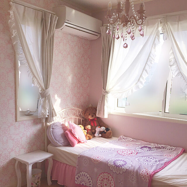 junjunのニトリ-キッズ モチモチマカロン型クッション(2 カシス) の家具・インテリア写真