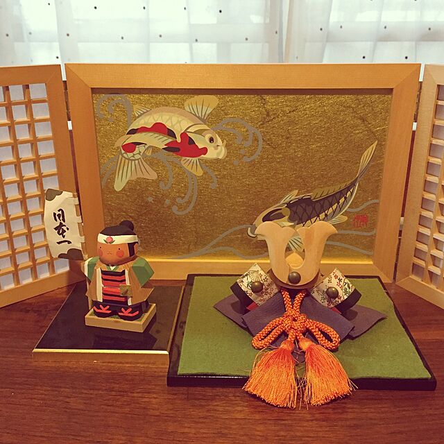 Reiの-五月人形 コンパクト 鯉のぼり ミニ鯉のぼり こいのぼり 木製 おしゃれ 5月人形 大空 室内 玄関 セット ミニ 名前旗 名入れ 木札 南雲作 一刀彫 .五月人形.の家具・インテリア写真