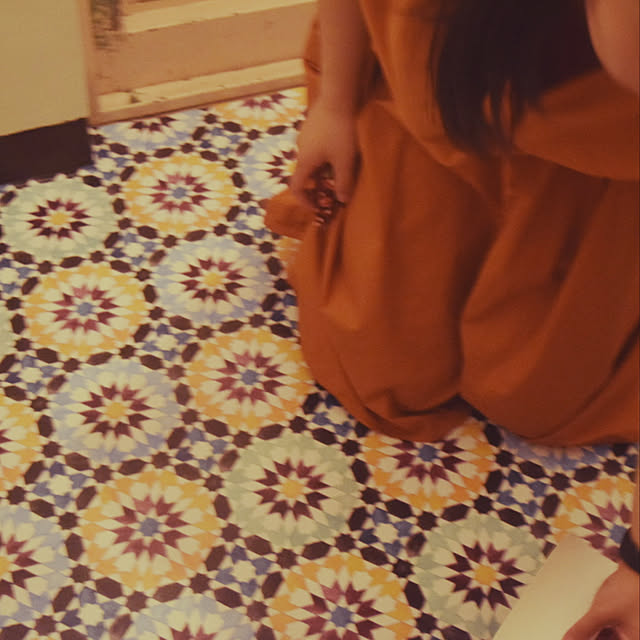 peppermintの-貼ってはがせる床のリメイクシート「Hatte me Floor(ハッテミーフロア)」フロア モロッコタイル柄　ブルーxグリーン FL-MORO-01（65cm×1m）の家具・インテリア写真