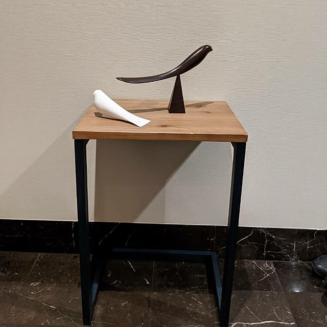 okapinのJパルス-靴べら くつべら 木製 スタンド SHOEHORN ミャンマー 親鳥の靴べら 手作り 鳥 木製 鉄刀木 ツゲ 貴重な銘木 (ツゲ(ナチュラル))の家具・インテリア写真