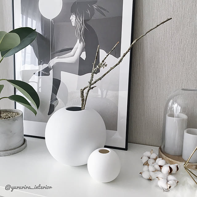 yururiraの-Cooee Design 花瓶 ボール フラワーベース 20cm 白 ホワイト おしゃれ 陶器 大型 大きい 北欧 モダン nest クーイー クーイーデザイン スウェーデンの家具・インテリア写真
