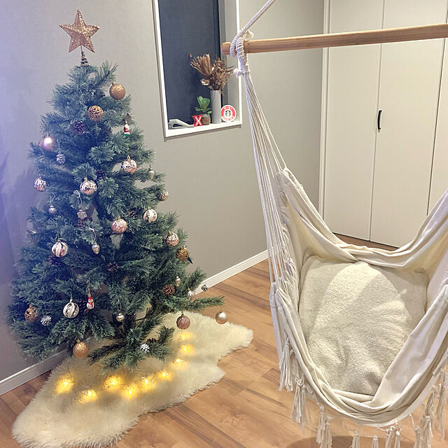 miraの-【クーポンで50%OFF 11/5 23：59まで】 クリスマスツリー 150cm 松ぼっくり付き ドイツトウヒツリー 北欧 おしゃれ ヌードツリーの家具・インテリア写真