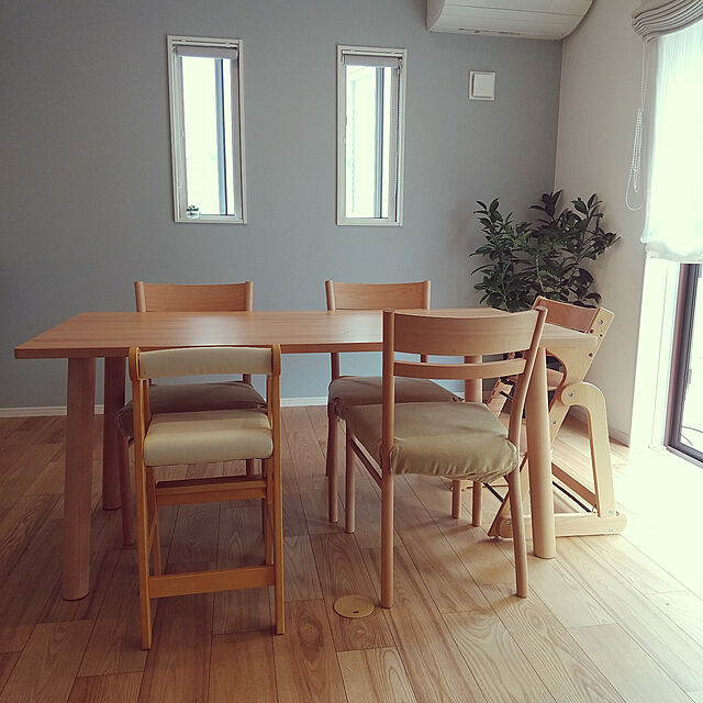 sakitiの-楓の森シリーズ・幅160cmテーブル・チェア4脚の5点セット。テーブルの天板・脚の形状を選べます。の家具・インテリア写真