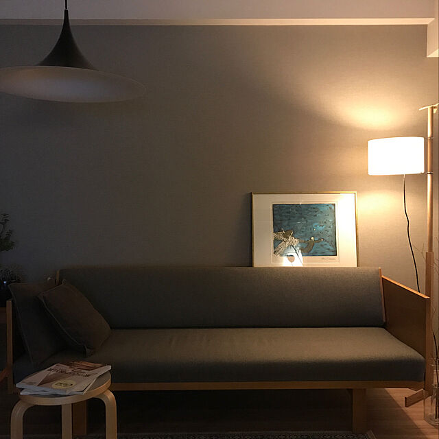 KTHRの-SANTA＆COLE（サンタ＆コール）フロア照明 「TMM」ナチュラルオーク/ベージュ（ランプ別売・専用ランプ）の家具・インテリア写真
