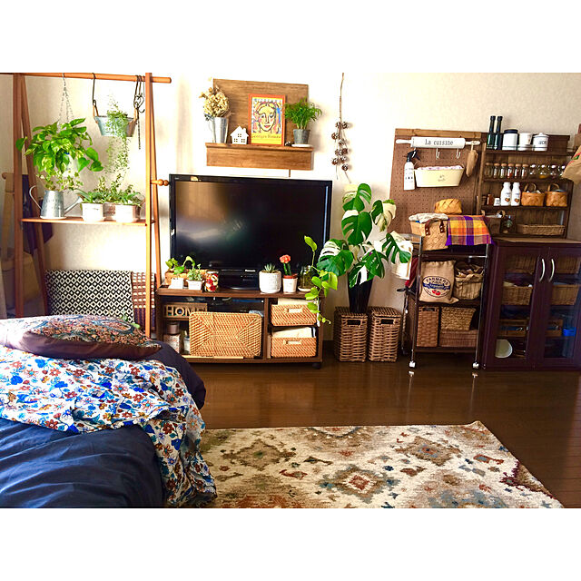 aikoの-バスケットのようなラタン風樹脂のゴミ箱の家具・インテリア写真