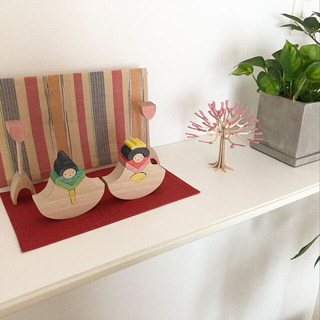 yonのノーブランド品-銀杏びな KH112 赤色普通垂幕 木製雛人形 小黒三郎 組み木雛人形の家具・インテリア写真