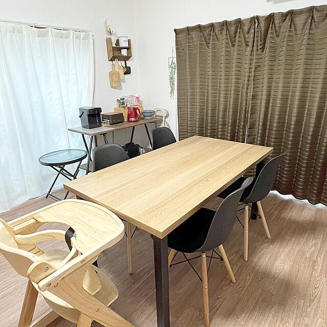 YunSamamaの-150ダイニングテーブル 単品 アイアン テーブル 机 木製 天然木 ナチュラル リビング 食卓テーブル 4人がけ 150サイズ シンプル 4人 ダイニングテーブルのみ デスク 高さ調整 4人掛テーブル カフェ 四角テーブル ビンテージ風の家具・インテリア写真