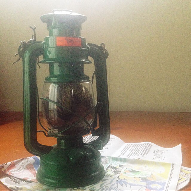 KOKIAの-フュアーハンドハリケーンランタン FeuerHand Lantern 276 オイルランプ (OLIVE オリーブ アーミーカラーグリーン)(ドイツ製ハリケーンランタン)(EEL751AG)【RCP】【asu】の家具・インテリア写真