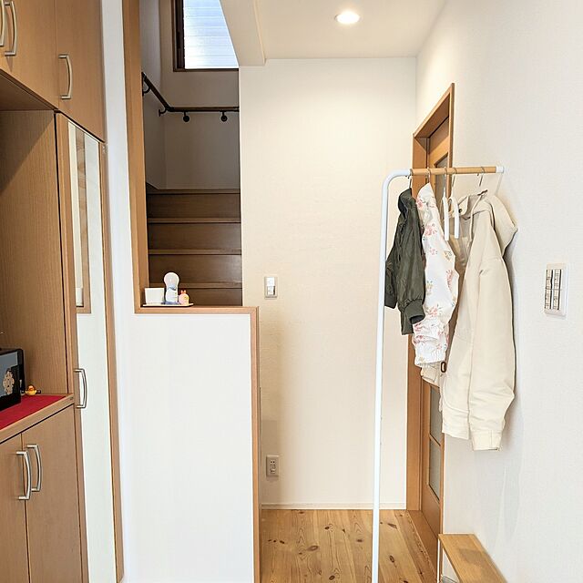 cochonのニトリ-すべりにくいアーチ型ハンガー(ラミー 幅42cm ホワイト 5本組) の家具・インテリア写真