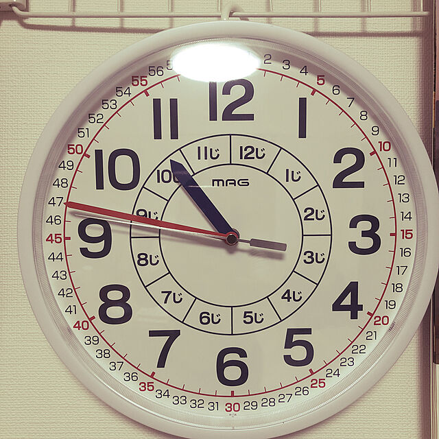 Naotakeのノア精密-ウォールクロック ノア MAG マグ 知育時計 よ～める W-736 ホワイト 掛時計 ステップ秒針 時計の読み方を覚えよう 軽くて割れにくいプラスチックカバーの家具・インテリア写真