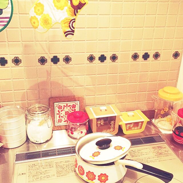 yu1724kaの-ブルーム クッキングピッチャー レッド キッチン 調味料置き 定食 定番 懐かしい さくらんぼ かわいい レトロ 雑貨 チェリー リスの家具・インテリア写真