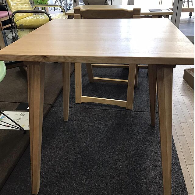 furniture-directの東谷-カフェテーブル　シンプルできれいな天然木アッシュ材使用の家具・インテリア写真