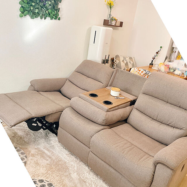 machaのニトリ-3人用電動布張りテーブル付きリクライニングソファ(Nビリーバ 布MO) の家具・インテリア写真