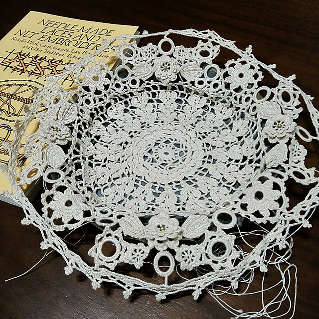 faunのDover Publications-Needle-Made Laces and Net Embroideries: Reticella Work, Carrickmacross Lace, Princess Lace and Other Traditional Techniques (Dover Crafts: Embroidery & Needlepoint)の家具・インテリア写真